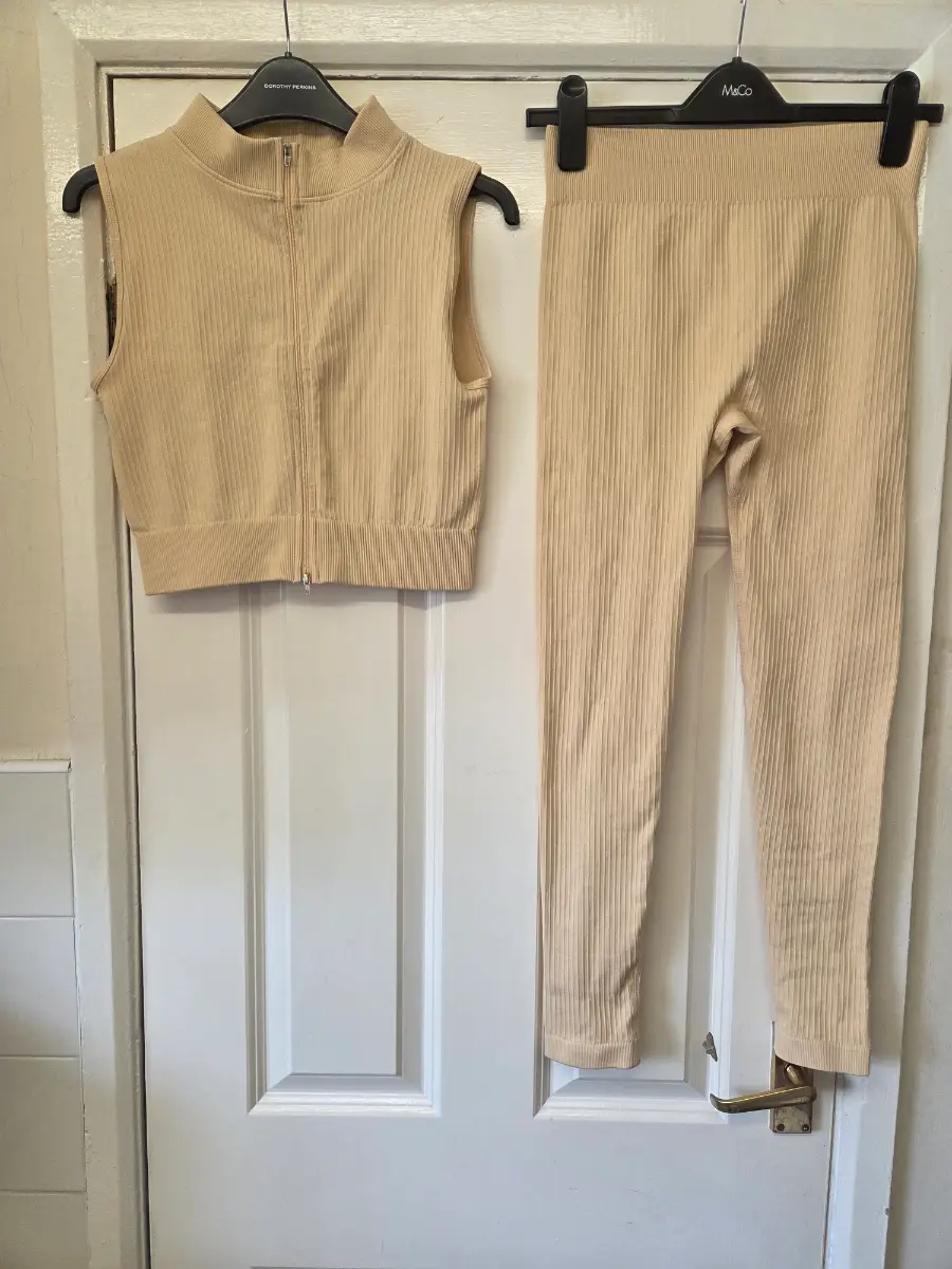 Seamless Beige Ribbed Activewear Coord Set. Size Large (UK12)