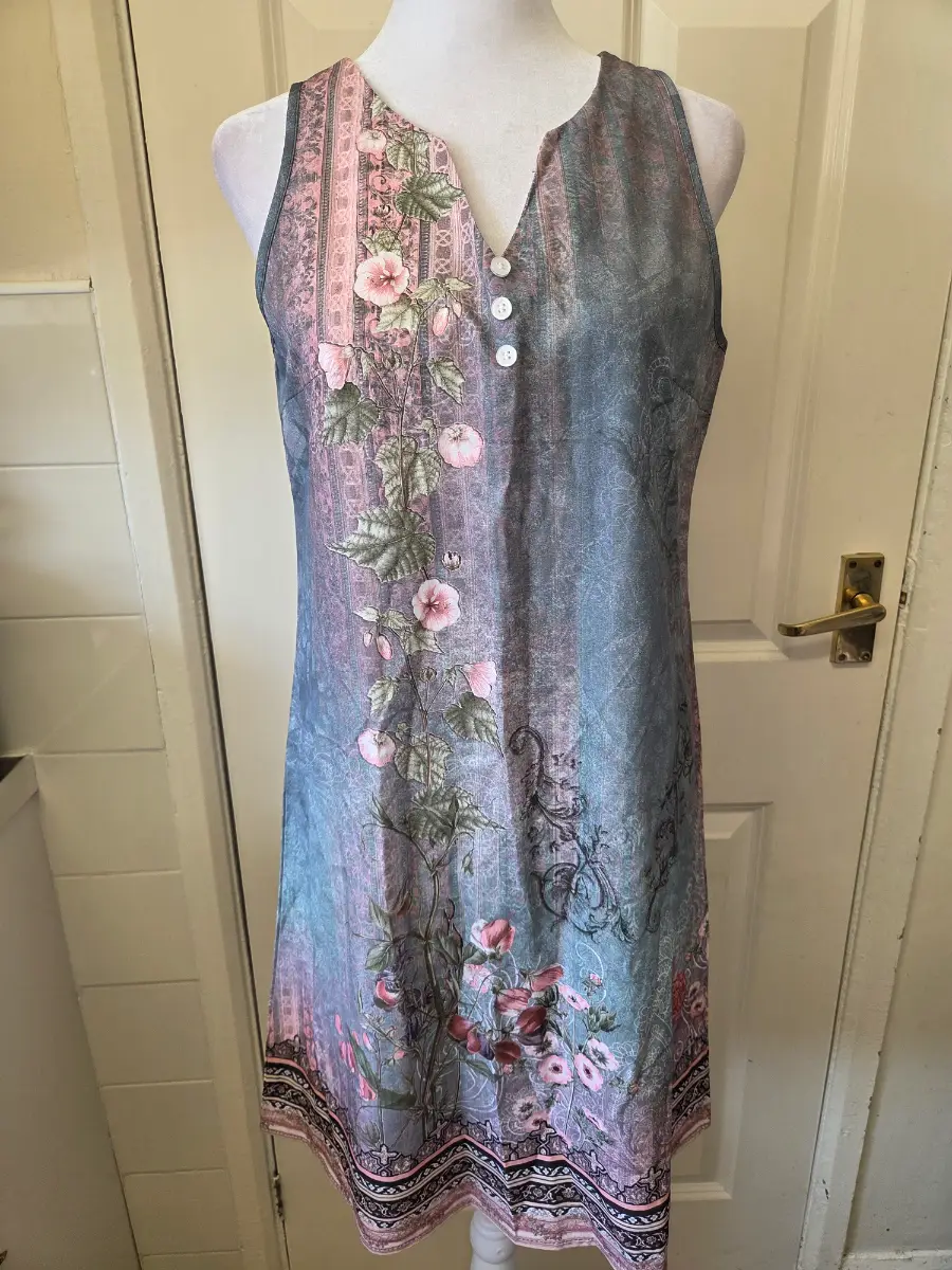 Shein Sleeveless Floral Notched V-Neck Shift Dress- Size M (UK10)