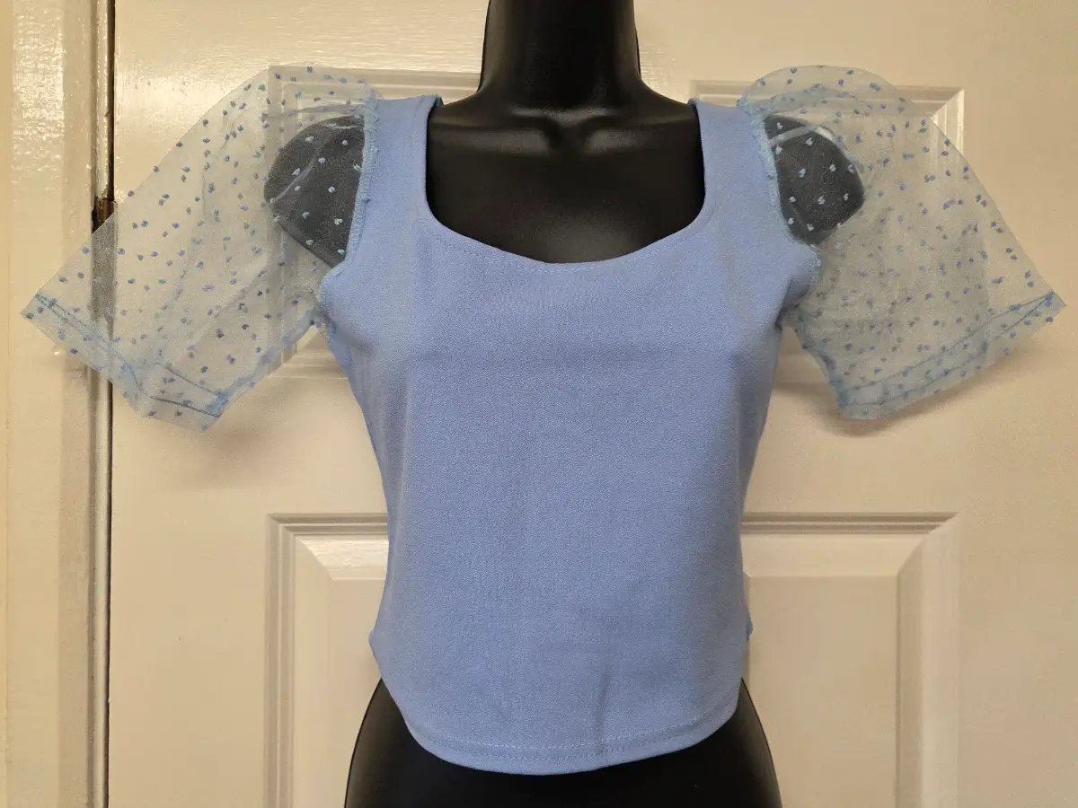 Quiz Light Blue Puff Sleeve Crop Top. Size 6