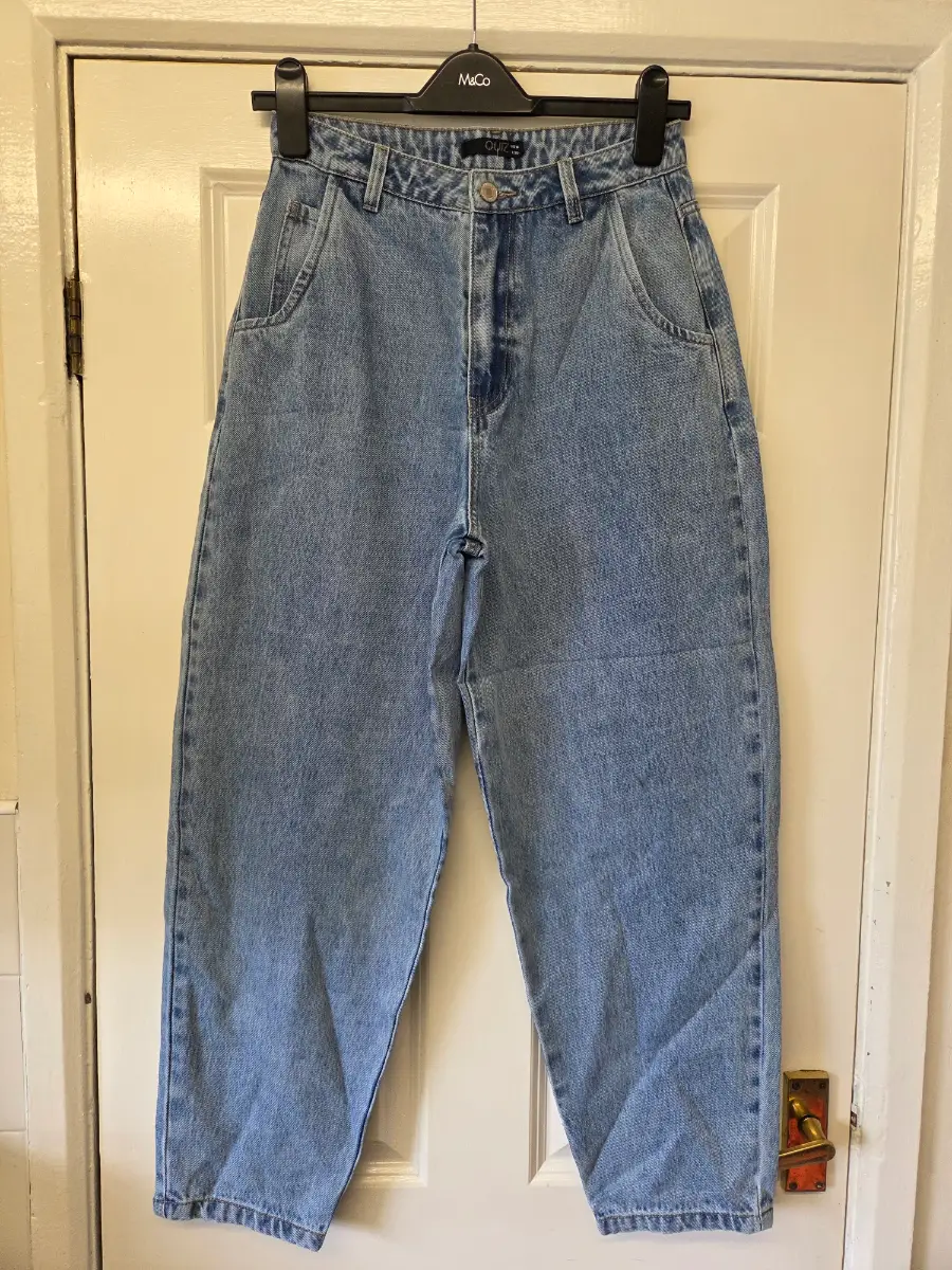 Quiz Light Wash High Waisted Slouchy Mom Jeans. Size 10