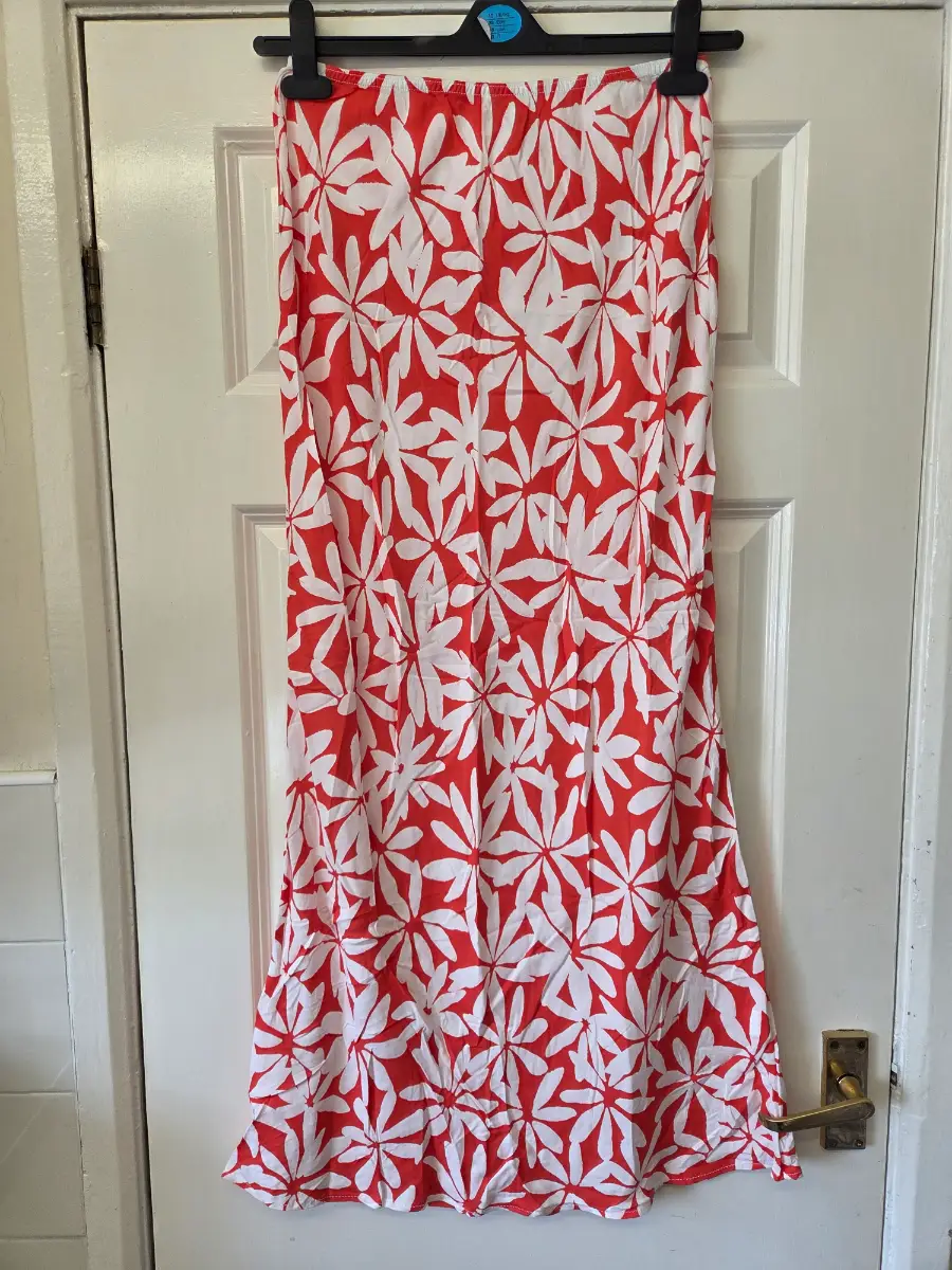 TopShop Red & White Floral Maxi Skirt. Size 8
