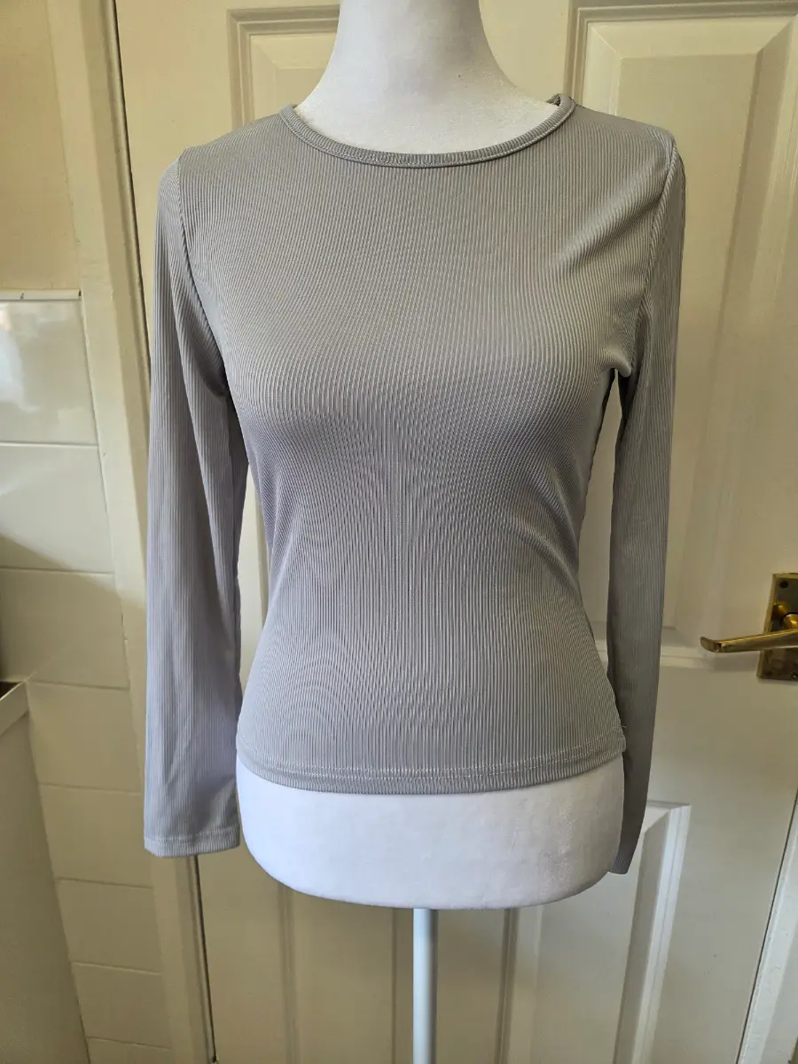 Love & Other Things Grey Ribbed Long Sleeve Top. Size Small