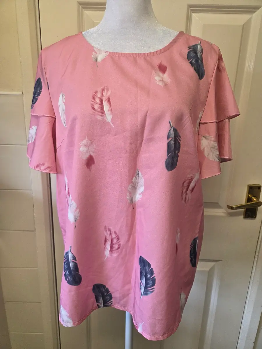 Shein Pink Feather Print Flutter Sleeve Blouse Top. Size L (UK12-14)