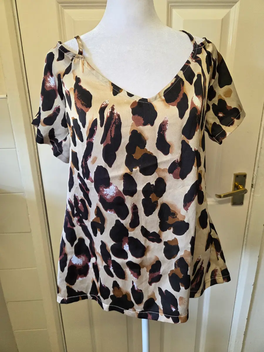 Boohoo Silky Feel Leopard Print Cold Shoulder Top. Size 12
