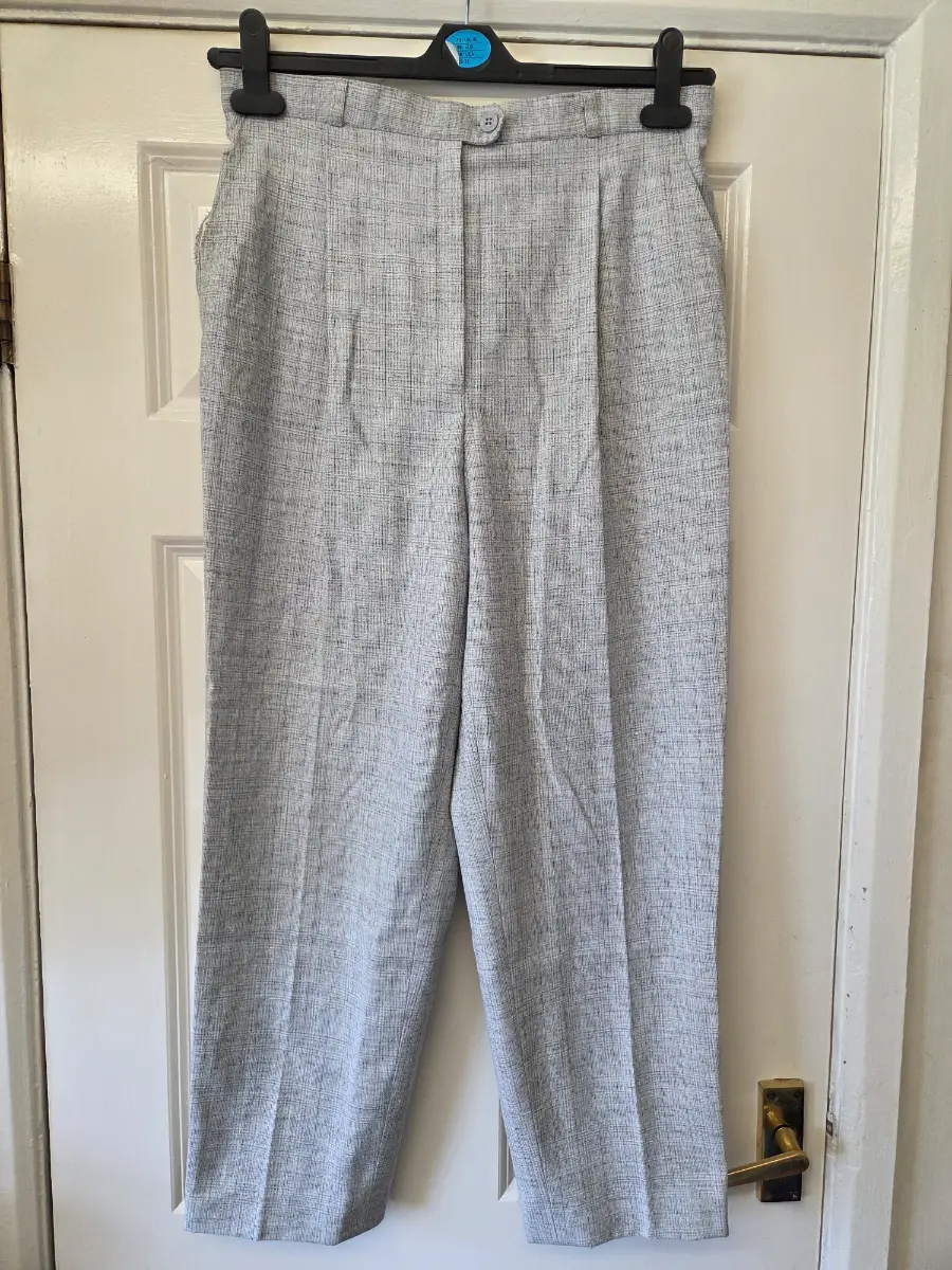Vintage Zerres Grey Textured Pleated Trousers. Size 40 (UK 12)