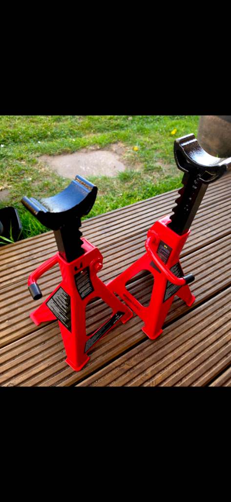 Steel jack stands