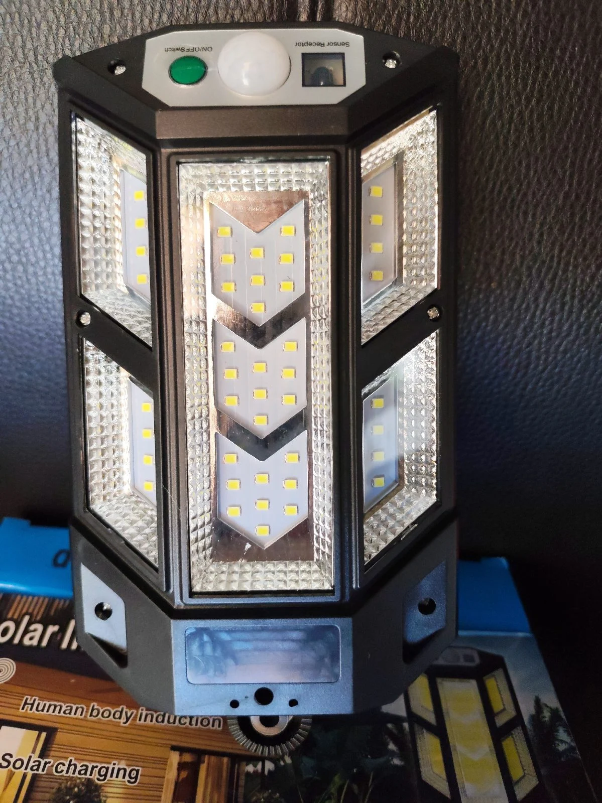 Solar wall light