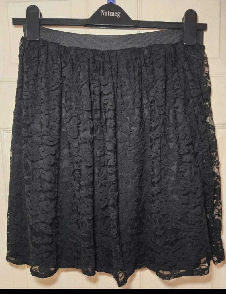 Lovely lace skirt from primark. size 14. in black