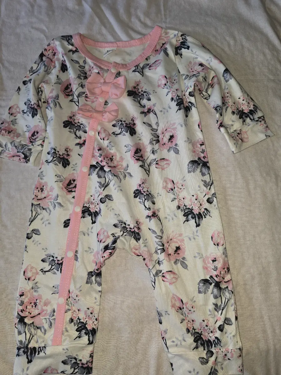 Shein baby girl romper suit. Size 3-6 months. Good condition.