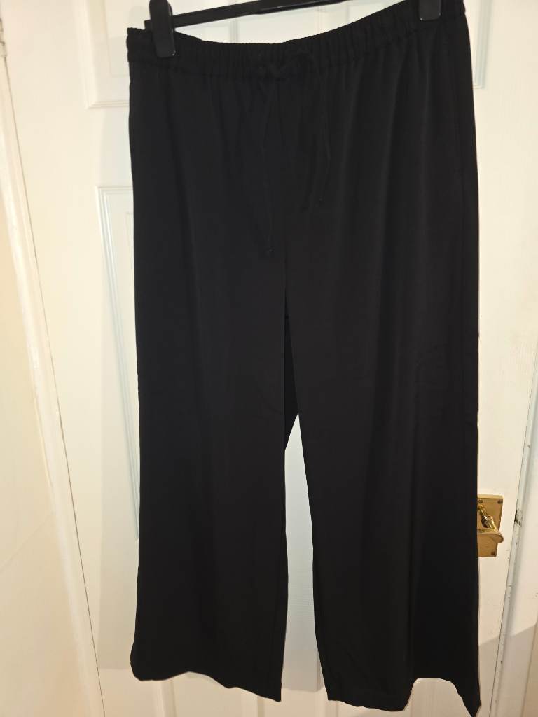 wide legged trousers.Size 14. Black