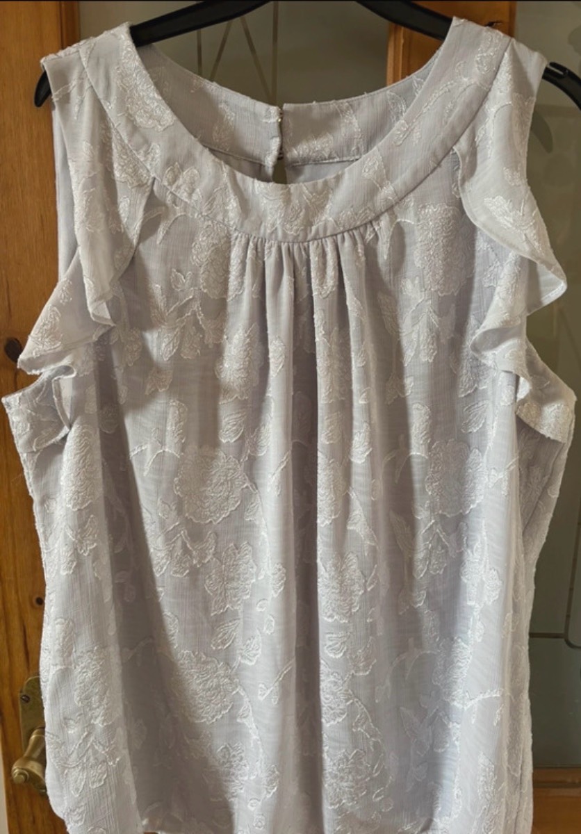 Grey short sleeve blouse size 18 NWT