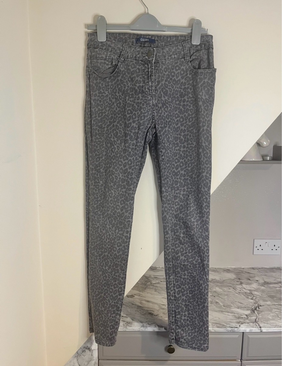 Denim Branded Viral Grey Leopard Print Skinny Jeans Size 12 Excellent Condition