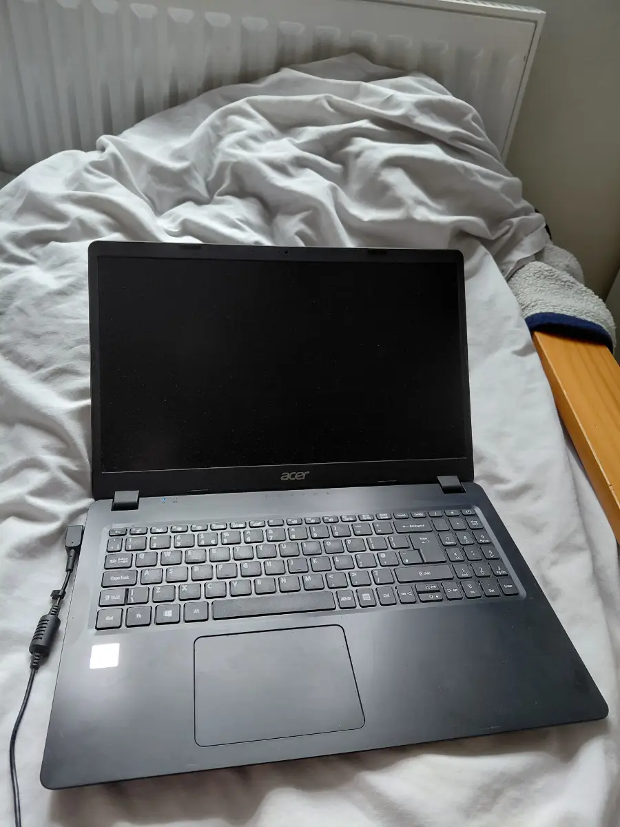 Acer Aspire 3 A315-56 laptop Intel i5 10th Gen 8GB RAM 256GB SSD Works perfectly with charger Batter