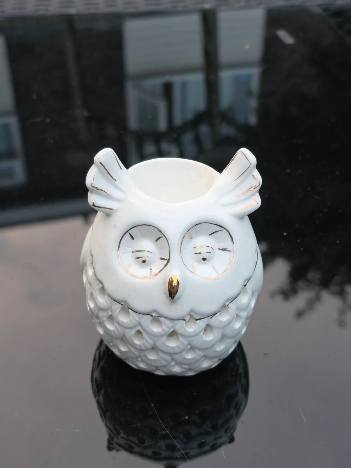 White Ceramic Owl Tealight Holder with Gold Detail