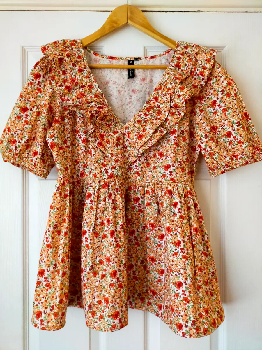 Ladies Floral Print Top With Puff Sleeves And V Neck