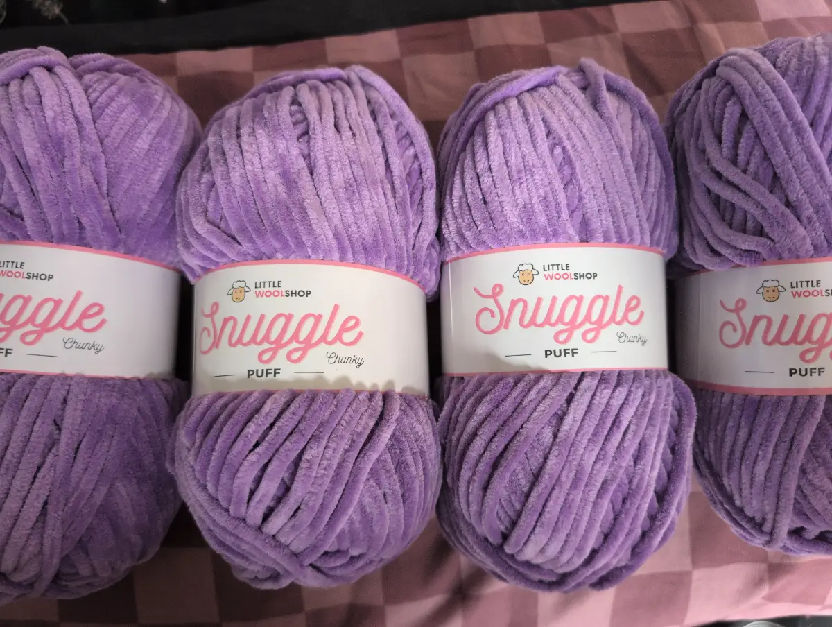 4 x balls of 100g little wool shop snuggle puff yarn