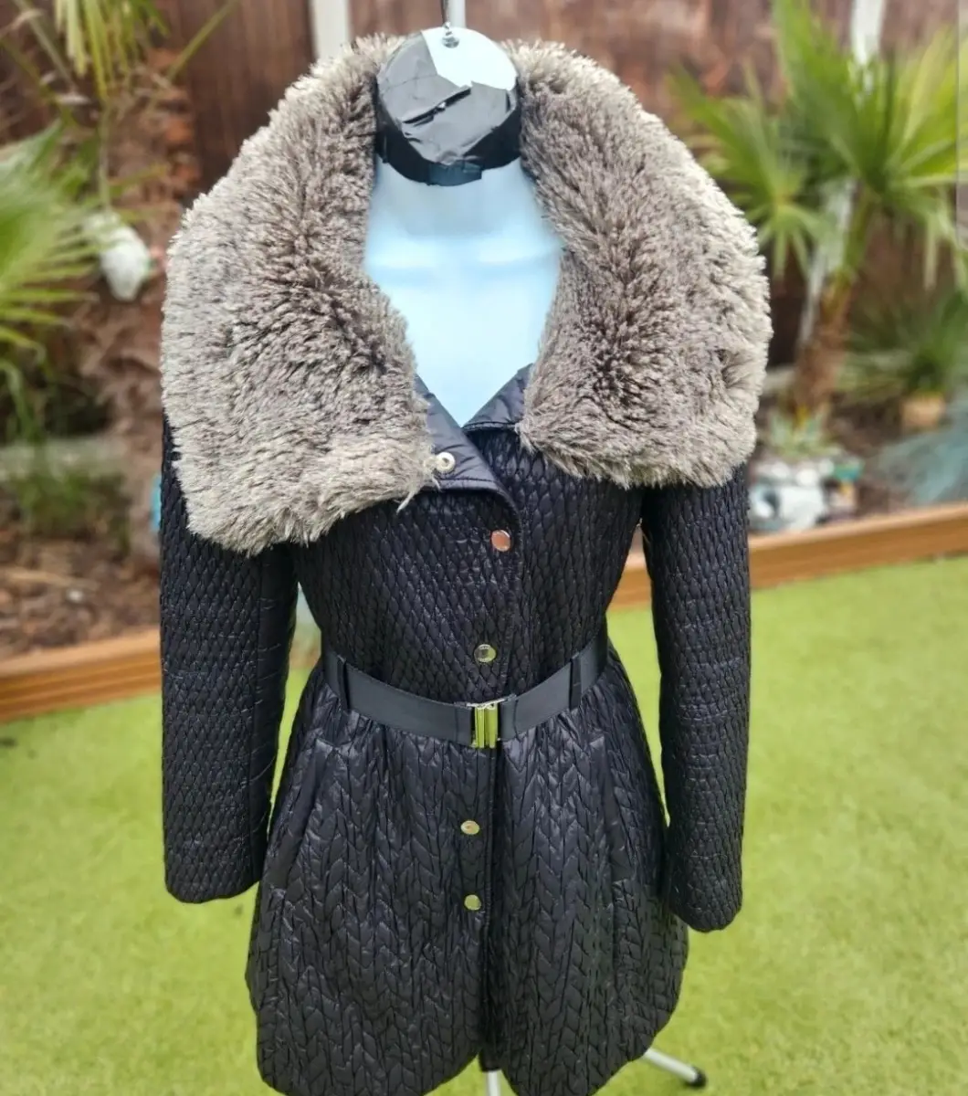 Karen Millen Quilted Belted  Coat with Faux Fur Collar  * UK 12  * Perfect condition