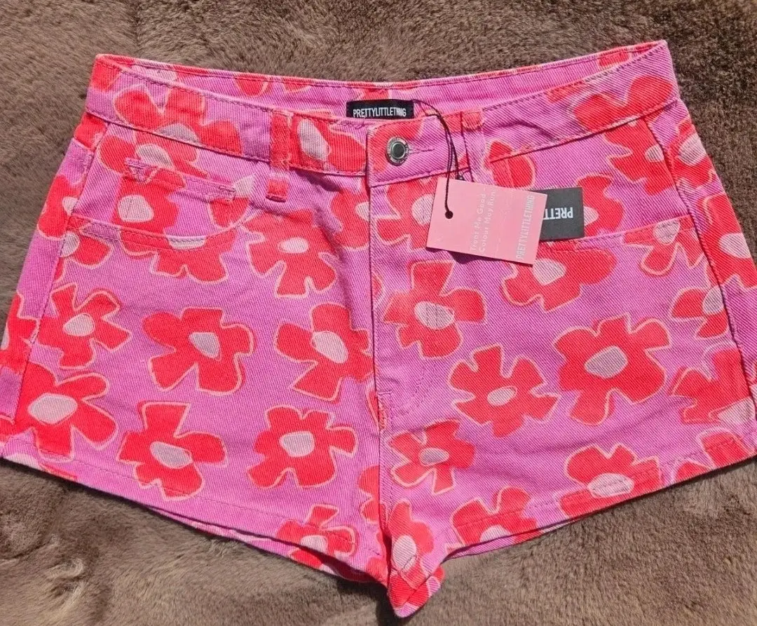 ✅️Womens PrettyLittleThing Pink Floral  Denim Shorts  ✅️New with tags