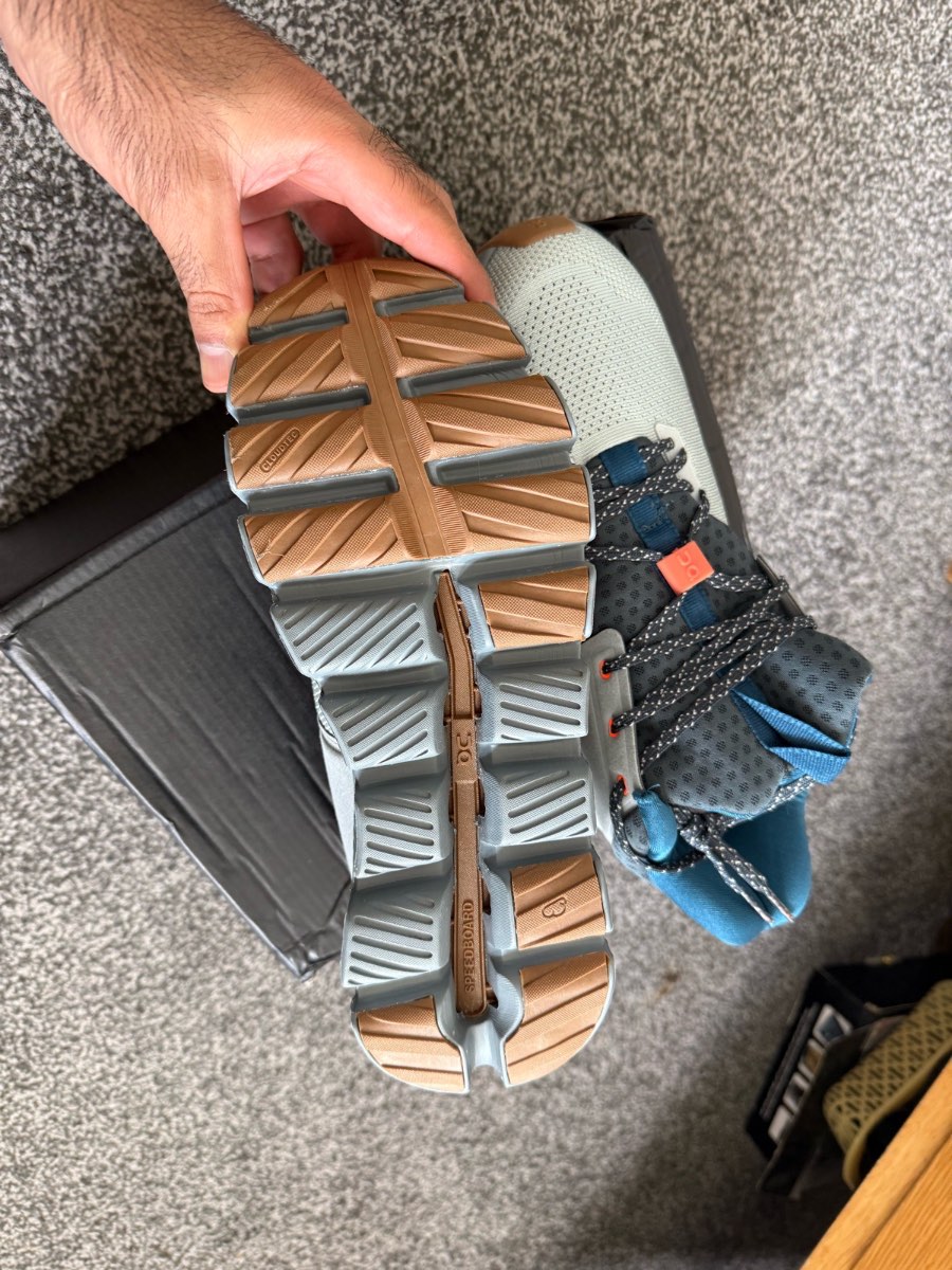 On clouds men trainer