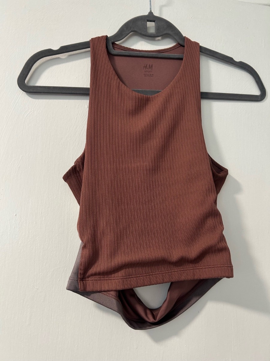 H and m burgundy coloured cropped bralette exercise top
