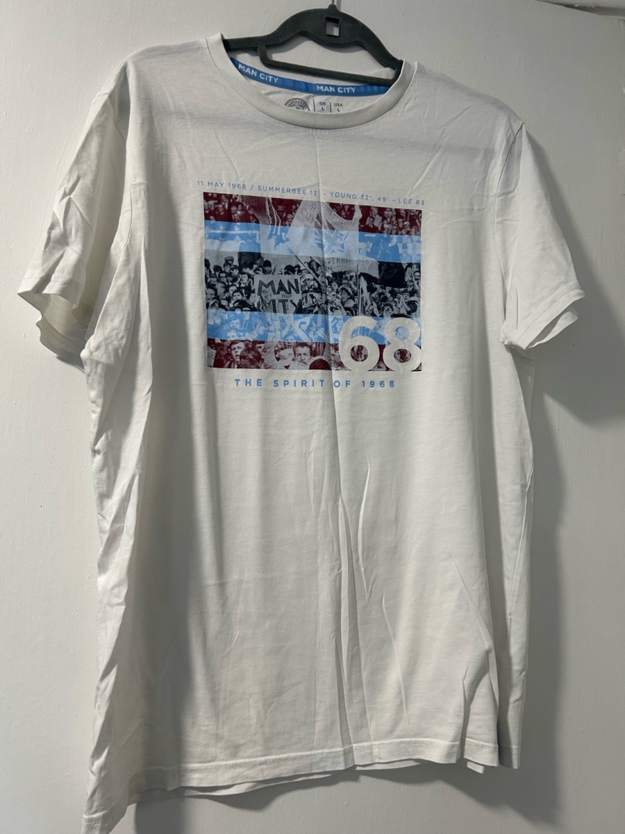 Men’s Manchester City archive short sleeve tshirt size large