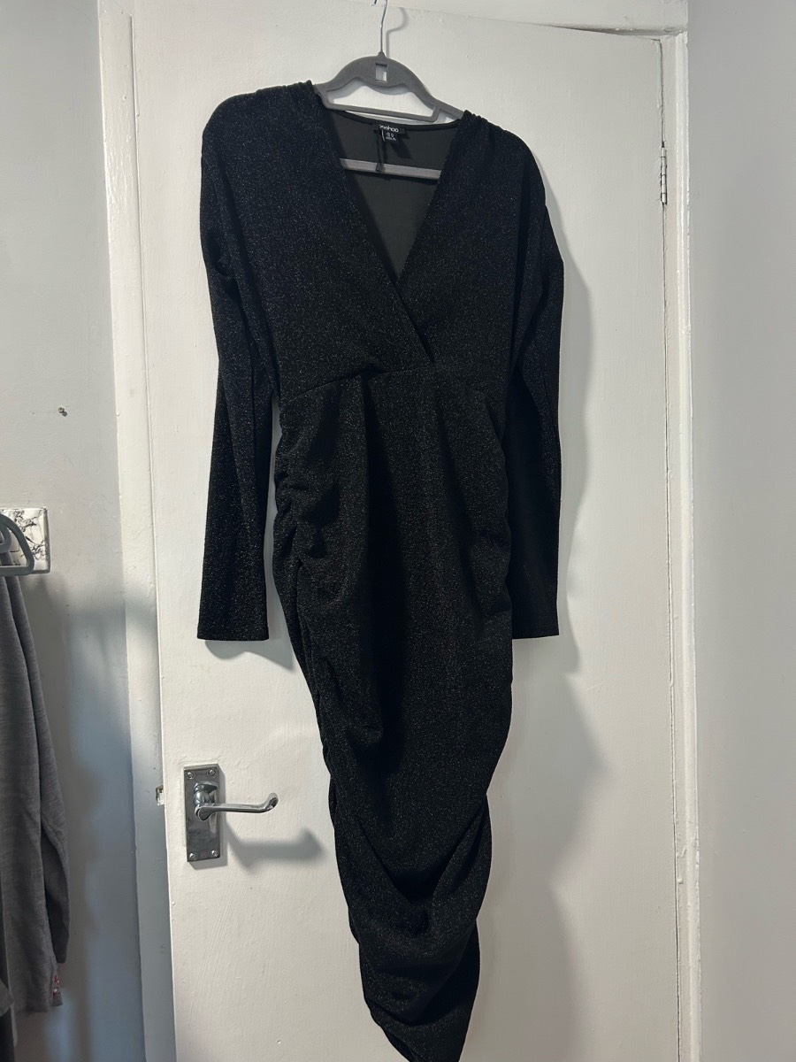 Boohoo size 14 black sparkly bodycon figure hugging evening dress