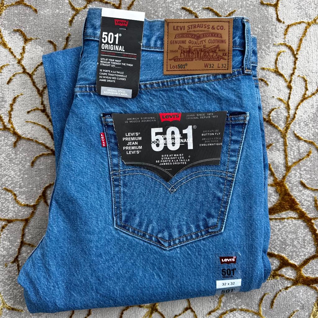 501 Levi's Straight Fit  Blue - W32 L32