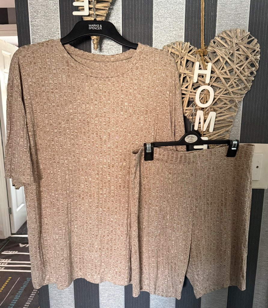 SHEIN curve 2 piece tee & shorts set - 1XL
