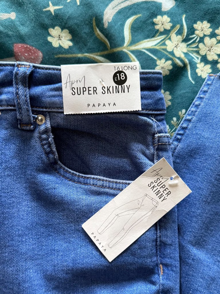 Super skinny ripped jeans - 16 (( long 33 inch ))