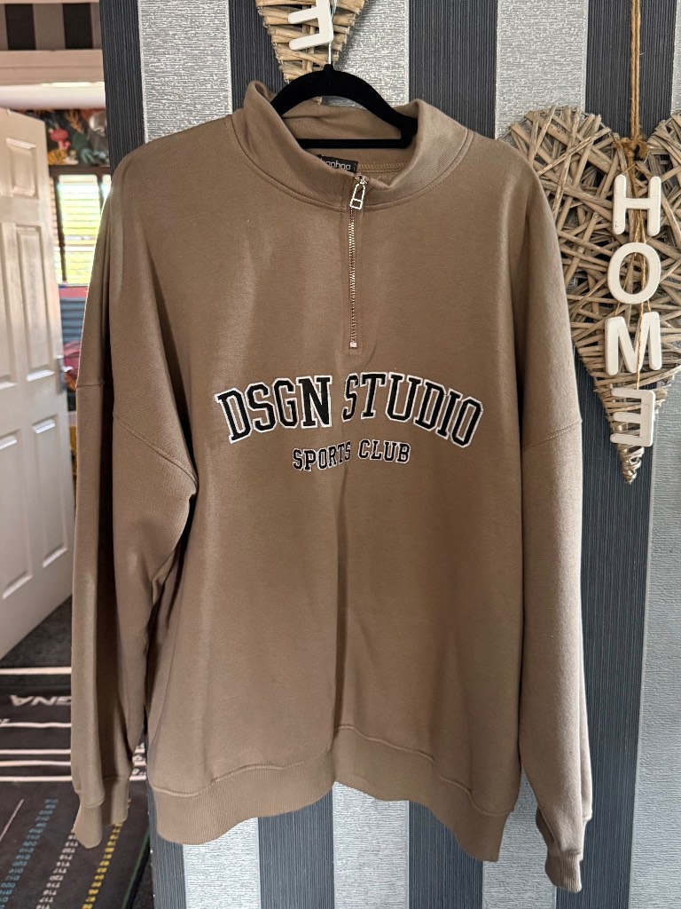 Boohoo - DSGN Studio Applique Oversized Half Zip Sweatshirt