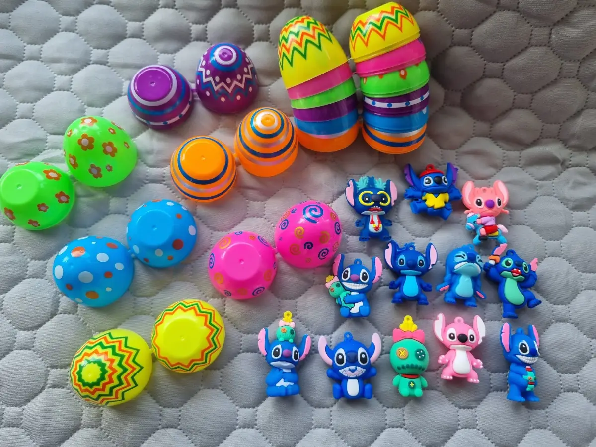 Stitch figuires suprise eggs