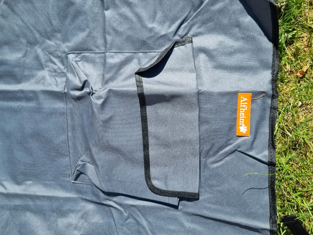 Rear universal pet.liner protector