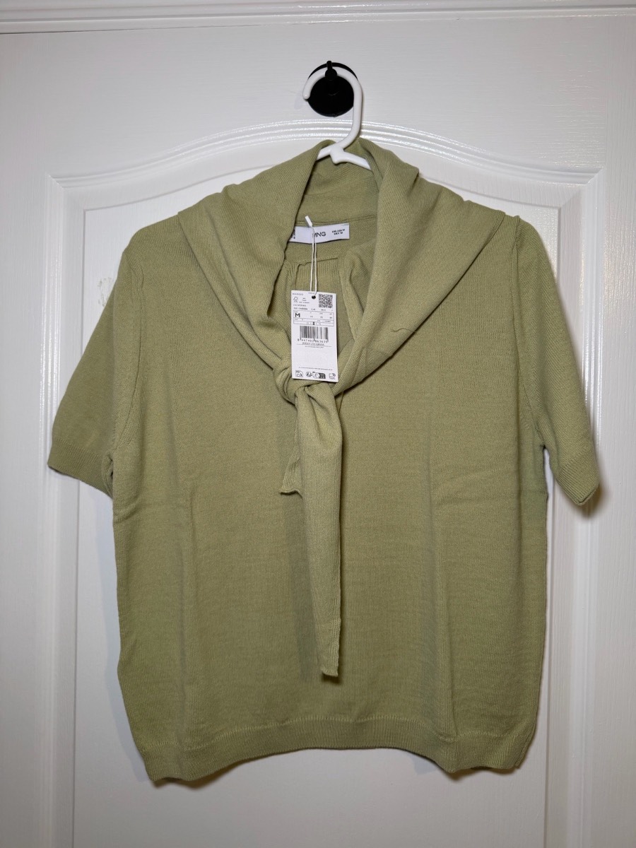 Light khaki jumper with neck tie