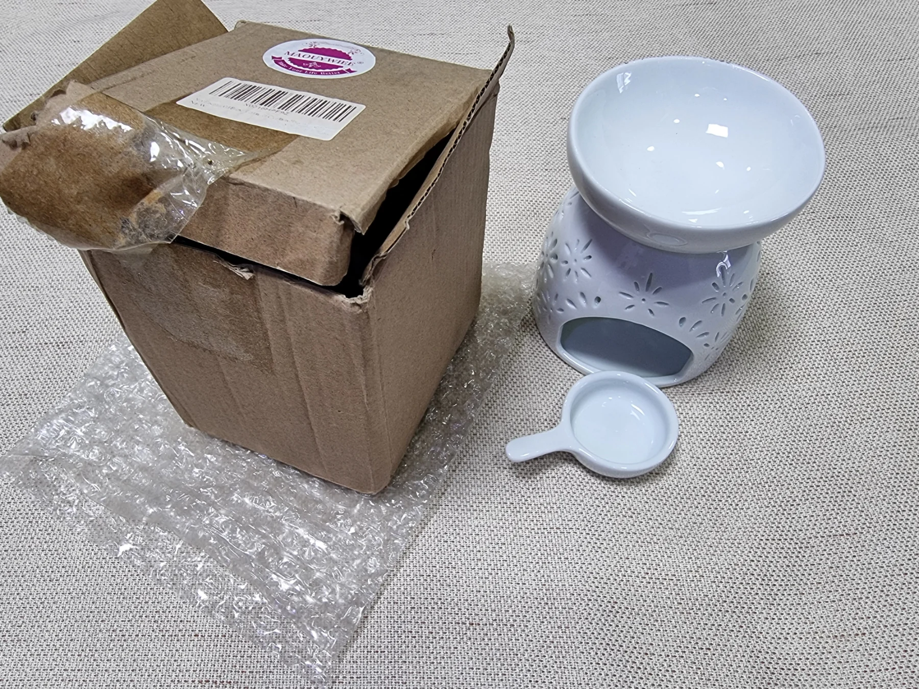 White ceramic wax melt burner and essential oil diffuser set