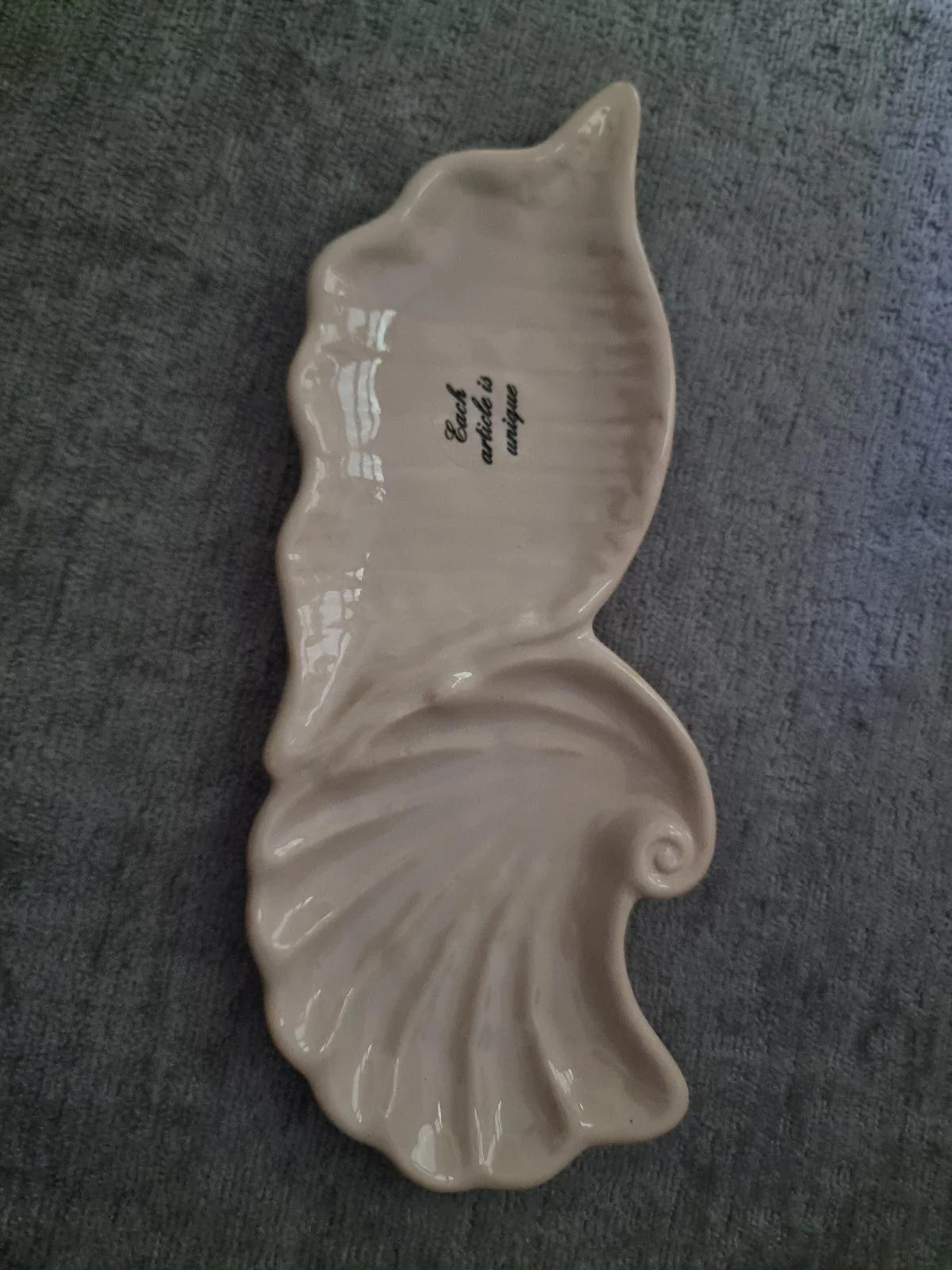 Ceramic seashell dish trinket tray  / spoon rest.