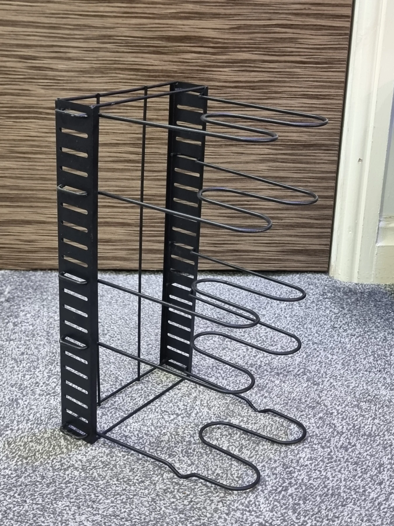 Kitchen cupboard pan holder/lid organizer