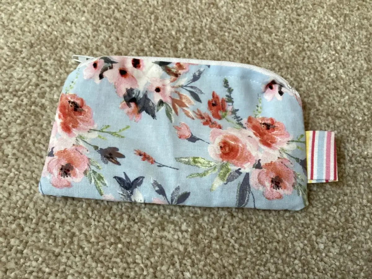Really Cute Small Lined Blue Floral Zipped Coin/Card Purse