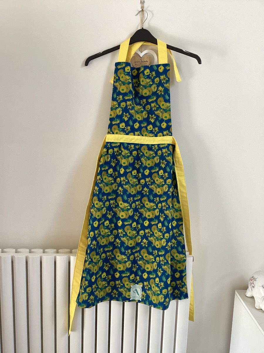 Classic Medium/Large Apron Handmade From Van Gogh’s Sunflowers Licensed Fabric