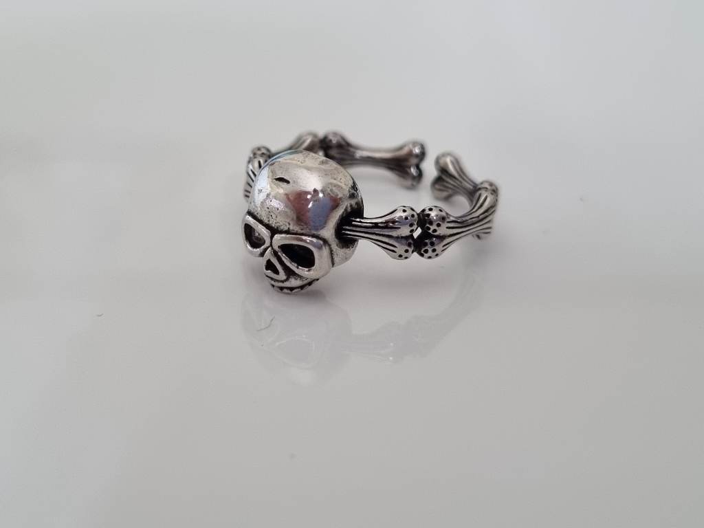 Adjustable skull and bone ring