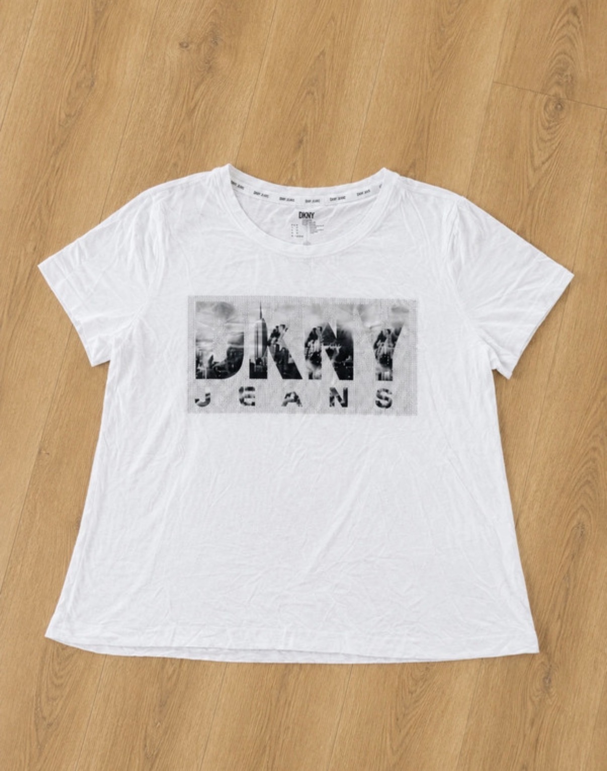 DKNY Jeans white nyc graphic logo T-shirt size M