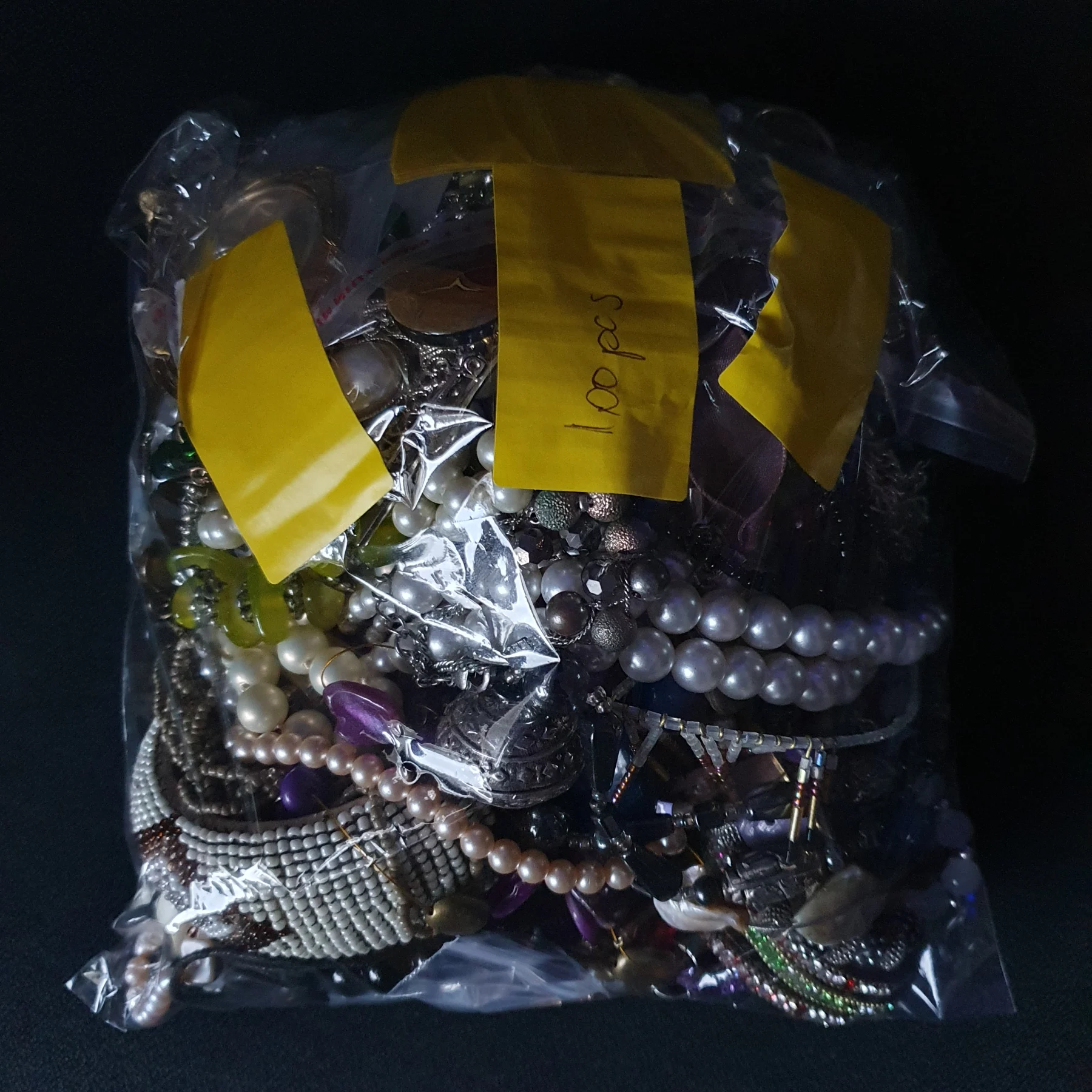 Huge bundle of 100 pieces costume jewellery