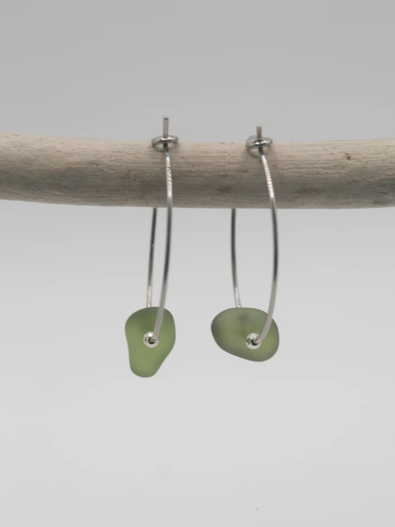 Green sea glass hypoallergenic stainless steel hoop earrings (25 mm)
