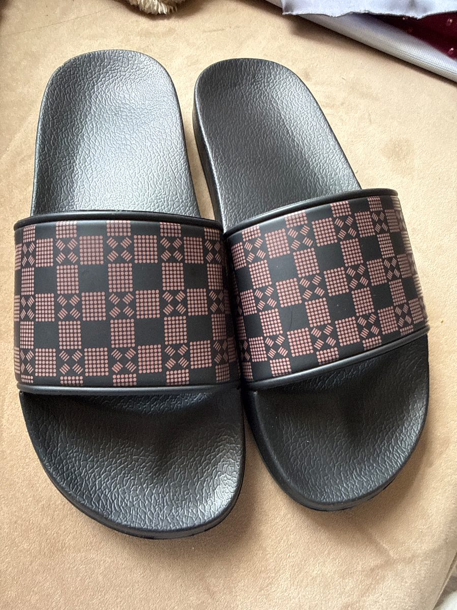 Unisex size 11-12 slippers brown black colour