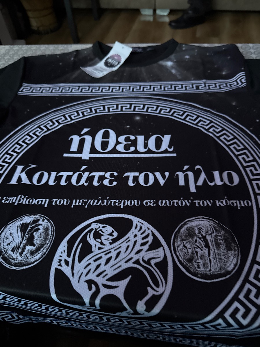 T-shirt new lose fit small