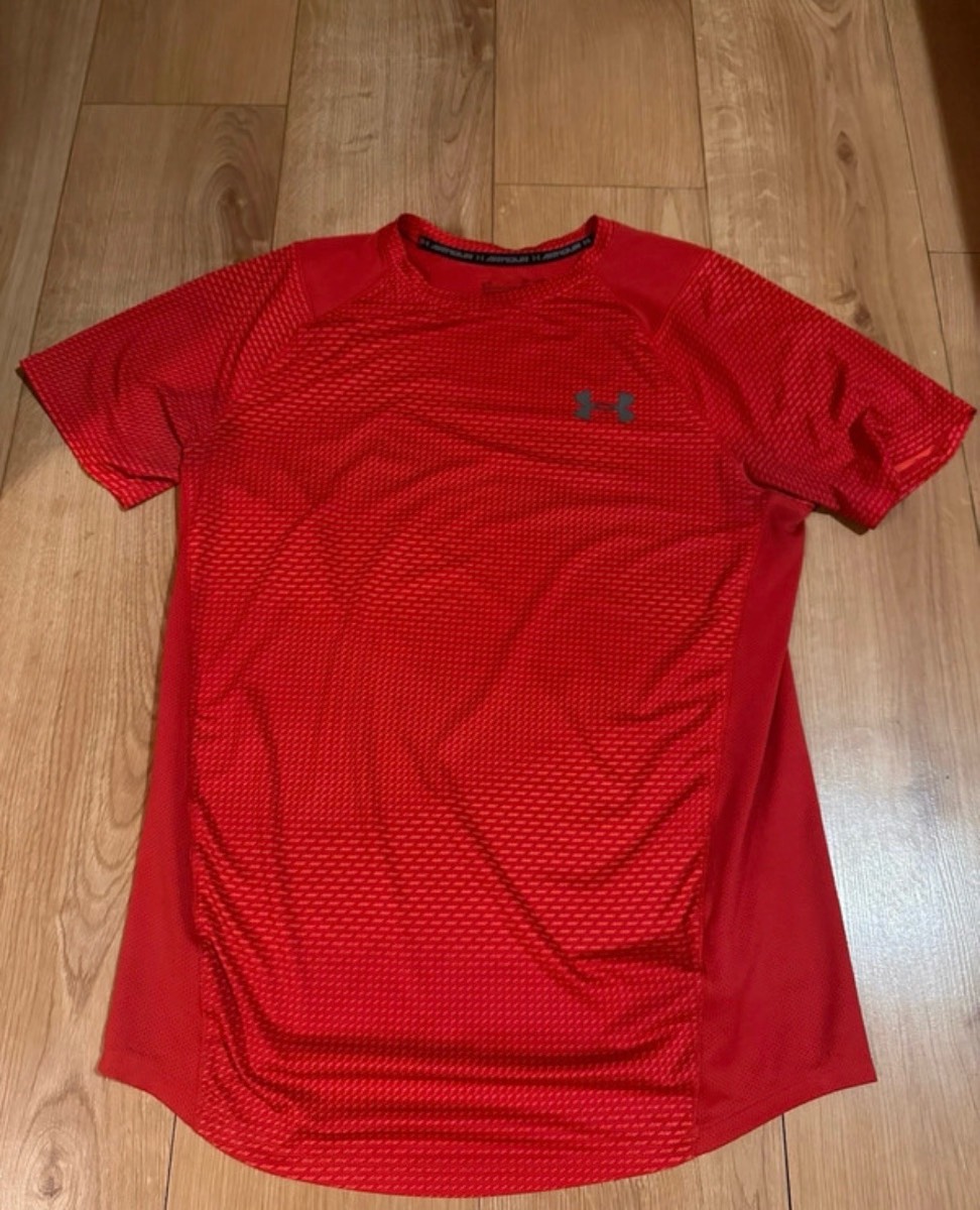 Under armour men’s red t shirt size M-L