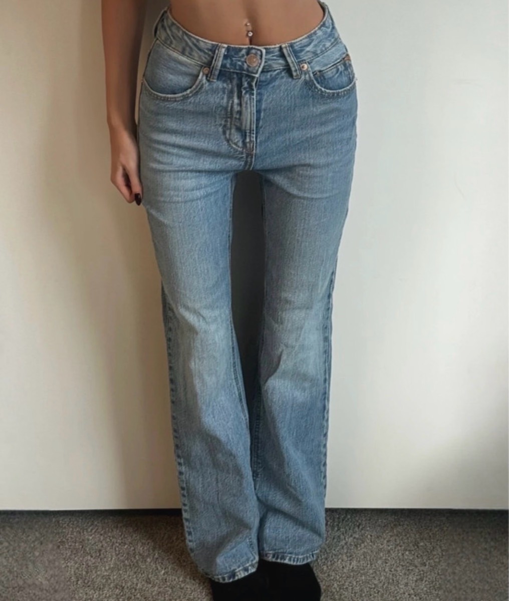 Stradivarius Light Wash Flared Jeans High Waisted Vintage Style Blue Denim Retro Fit Size XS 4