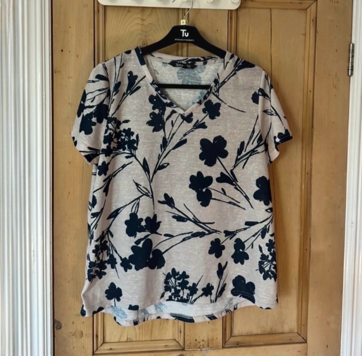 Bonmarché Floral Sequin V-Neck Top Size 16 Neutral Black Short Sleeve Blouse