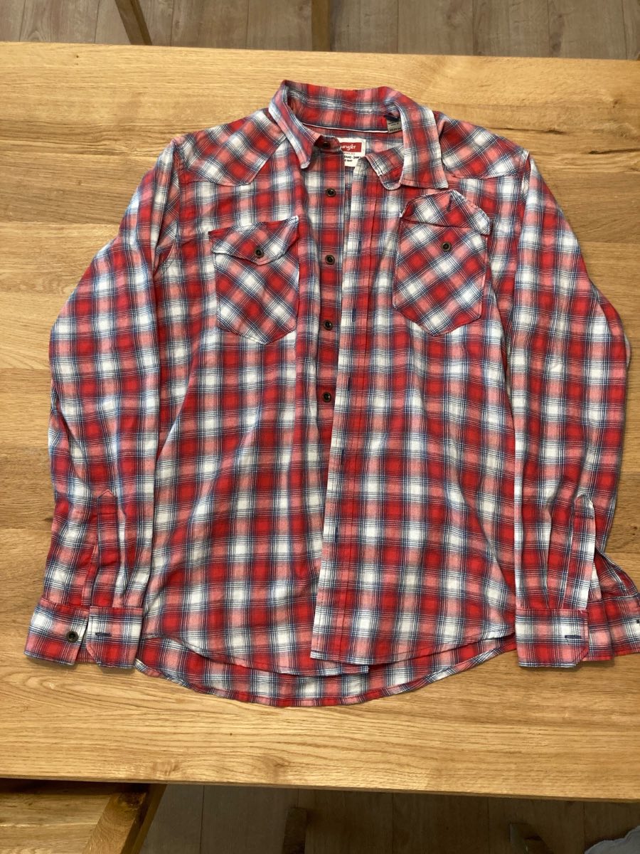 Men’s wrangler shirt