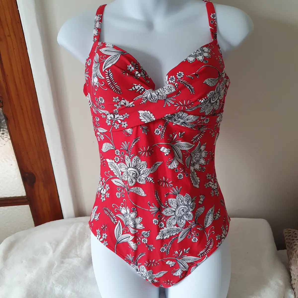 Pour Moi Red/White Oriental Flower Design Swimsuit🩱 Size 32E
