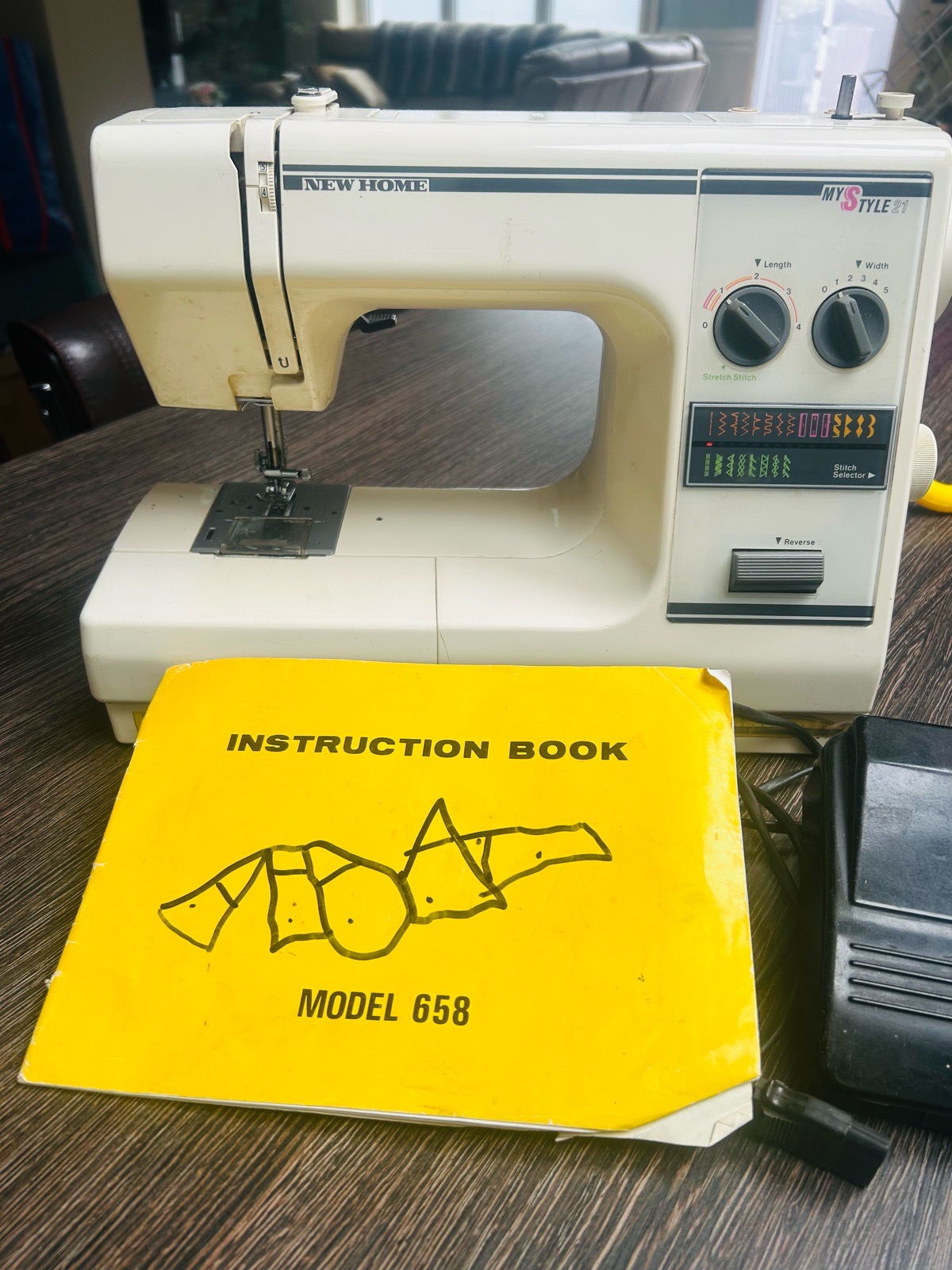 Janome MyStyle 21 Sewing Machine - Model 658, With Instructions Good Condition